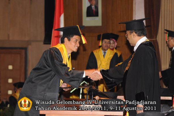 wisuda-fmipa-oleh-rektor-128