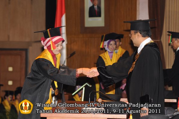 wisuda-fmipa-oleh-rektor-130