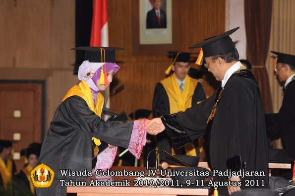 wisuda-fmipa-oleh-rektor-131