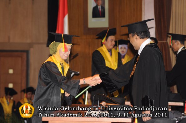 wisuda-fmipa-oleh-rektor-133