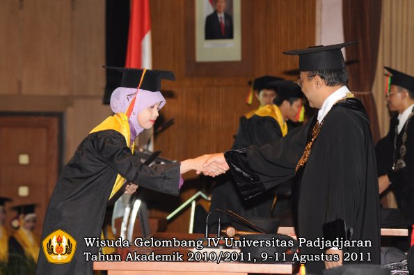 wisuda-fmipa-oleh-rektor-135