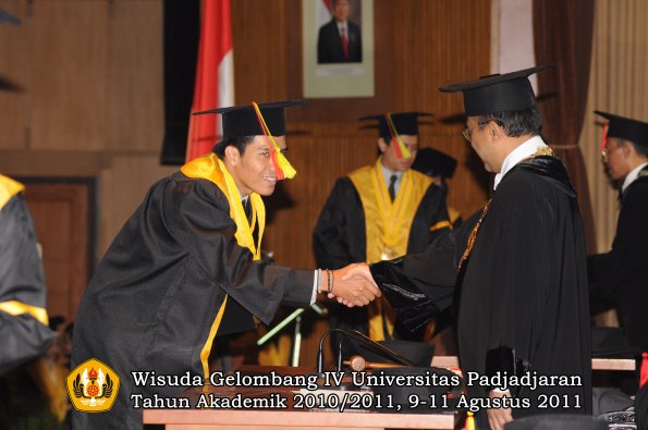 wisuda-fmipa-oleh-rektor-136