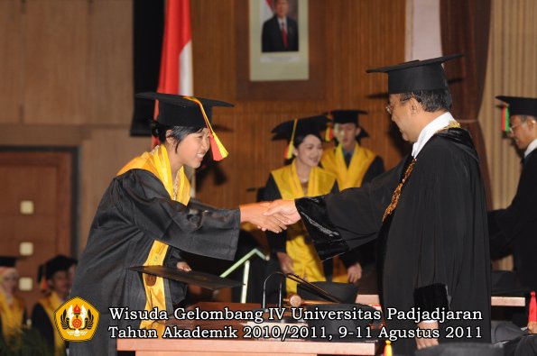 wisuda-fmipa-oleh-rektor-139