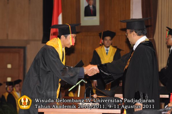 wisuda-fmipa-oleh-rektor-142