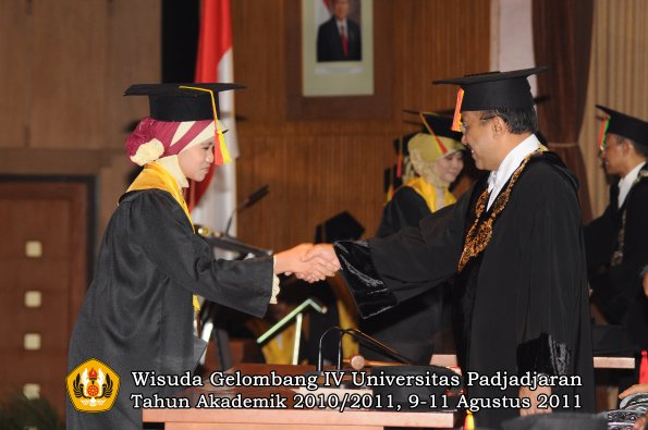 wisuda-fmipa-oleh-rektor-144