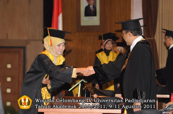 wisuda-fmipa-oleh-rektor-145