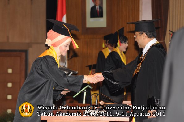 wisuda-fmipa-oleh-rektor-148