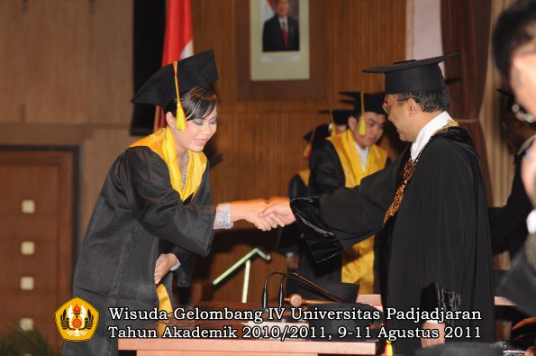 wisuda-fmipa-oleh-rektor-149