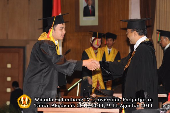 wisuda-fmipa-oleh-rektor-150