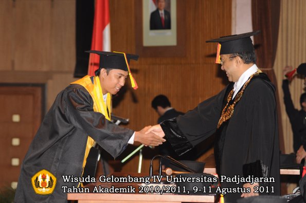 wisuda-fmipa-oleh-rektor-152