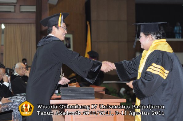 wisuda-pascasarjana-s3-s2-oleh-direktur-pasca-24