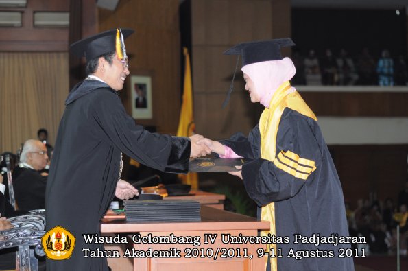 wisuda-pascasarjana-s3-s2-oleh-direktur-pasca-29