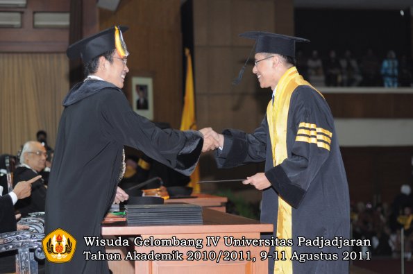 wisuda-pascasarjana-s3-s2-oleh-direktur-pasca-31