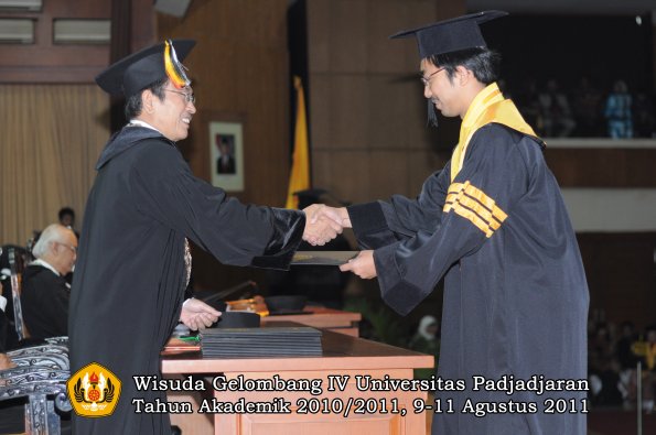 wisuda-pascasarjana-s3-s2-oleh-direktur-pasca-33