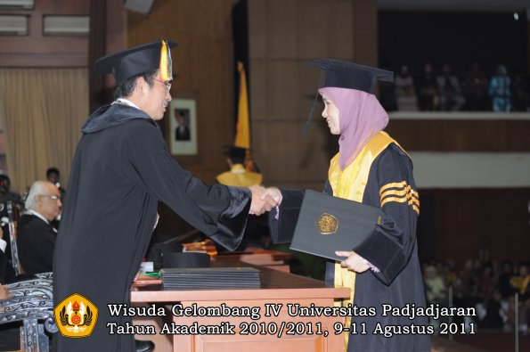 wisuda-pascasarjana-s3-s2-oleh-direktur-pasca-35