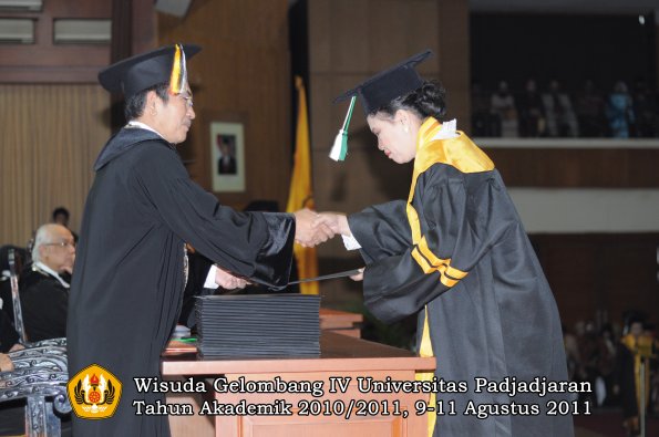 wisuda-pascasarjana-s3-s2-oleh-direktur-pasca-56