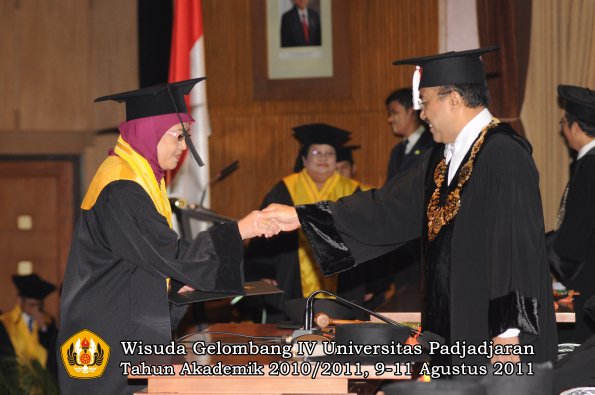 wisuda-pascasarjana-s3-s2-oleh-rektor-22