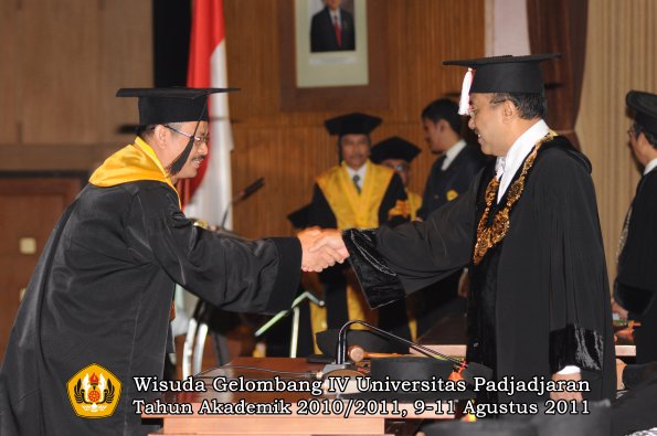 wisuda-pascasarjana-s3-s2-oleh-rektor-37