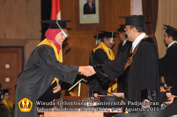 wisuda-pascasarjana-s3-s2-oleh-rektor-45