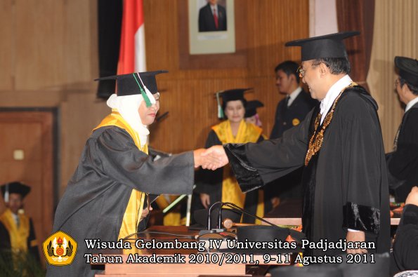 wisuda-pascasarjana-s3-s2-oleh-rektor-50