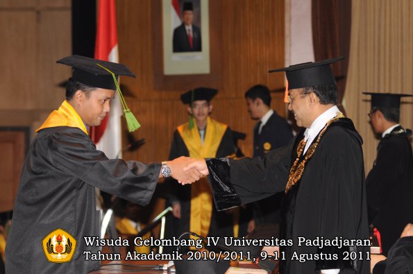 wisuda-fk-oleh-rektor-42