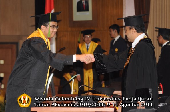 wisuda-fk-oleh-rektor-49