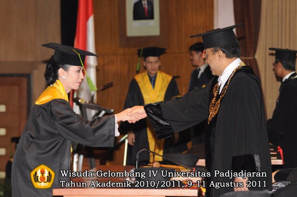 wisuda-fk-oleh-rektor-52