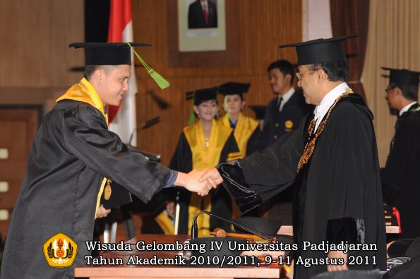 wisuda-fk-oleh-rektor-53