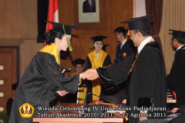 wisuda-fk-oleh-rektor-59