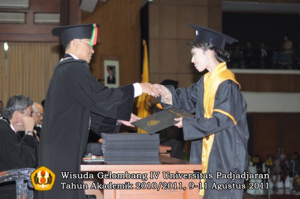 wisuda-fmipa-oleh-dekan-044