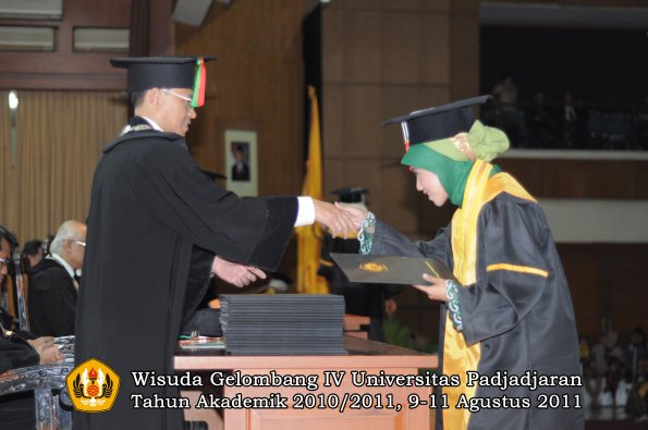 wisuda-fmipa-oleh-dekan-048