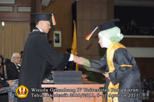 wisuda-fmipa-oleh-dekan-051