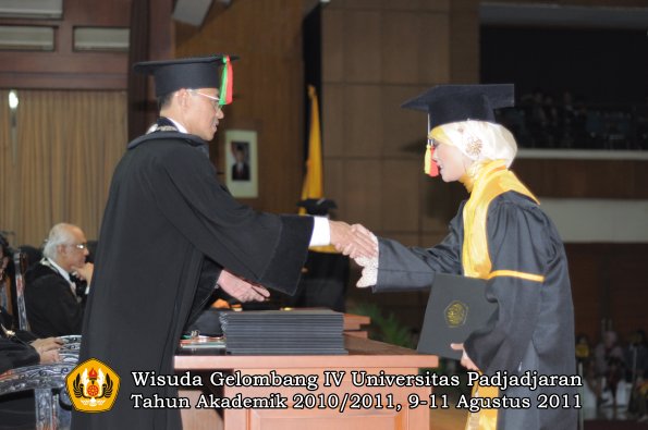 wisuda-fmipa-oleh-dekan-059