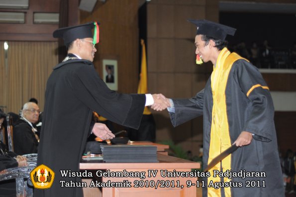 wisuda-fmipa-oleh-dekan-062