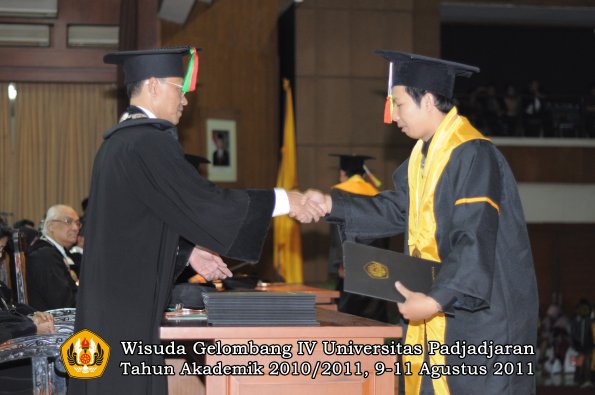 wisuda-fmipa-oleh-dekan-063