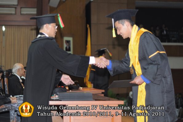 wisuda-fmipa-oleh-dekan-067