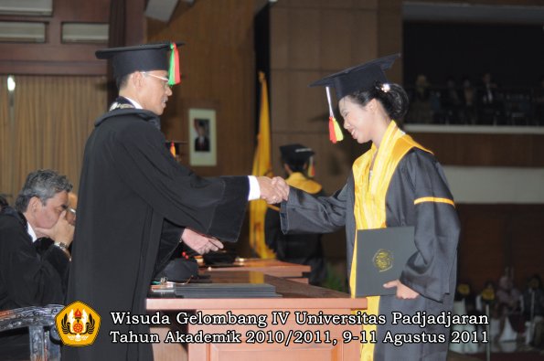 wisuda-fmipa-oleh-dekan-075