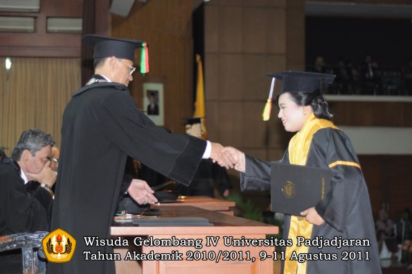 wisuda-fmipa-oleh-dekan-077