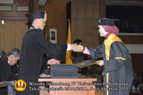 wisuda-fmipa-oleh-dekan-097