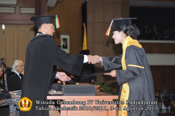 wisuda-fmipa-oleh-dekan-112