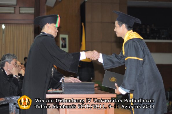 wisuda-fmipa-oleh-dekan-162