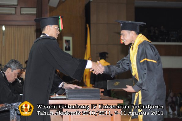 wisuda-fmipa-oleh-dekan-165