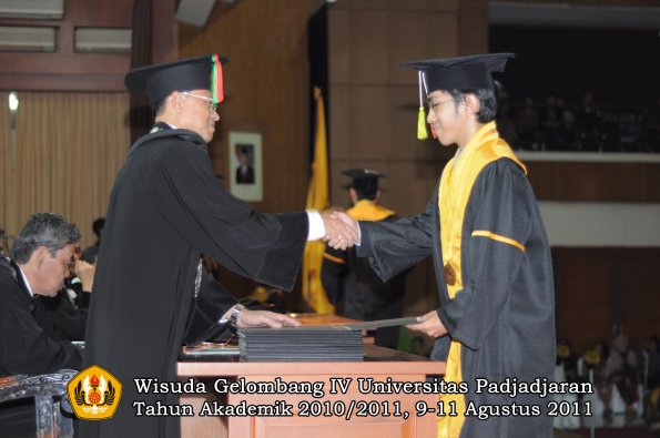 wisuda-fmipa-oleh-dekan-169