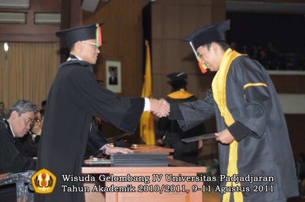 wisuda-fmipa-oleh-dekan-172