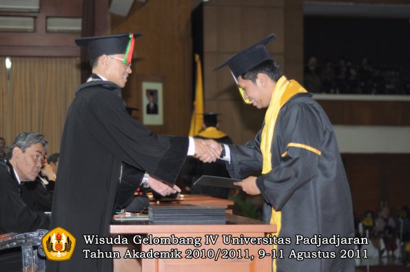 wisuda-fmipa-oleh-dekan-173