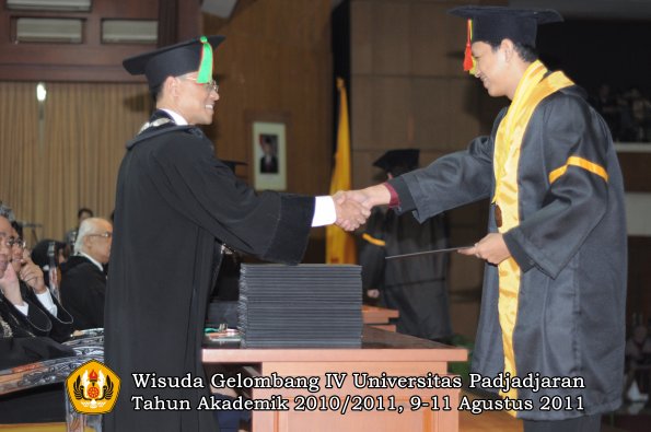 wisuda-fmipa-oleh-dekan-176