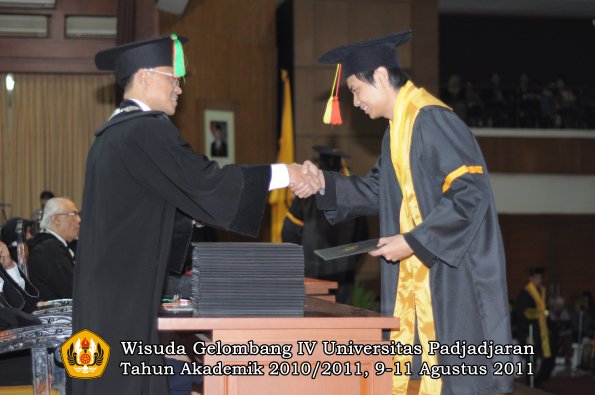 wisuda-fmipa-oleh-dekan-178