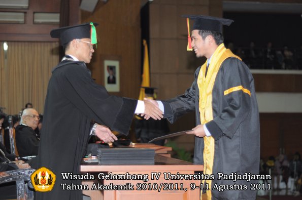 wisuda-fmipa-oleh-dekan-206