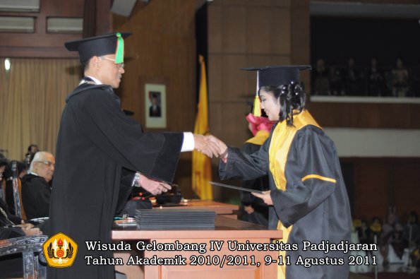 wisuda-fmipa-oleh-dekan-209