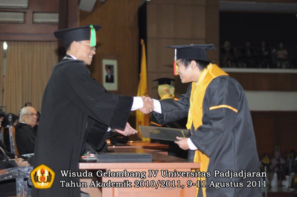 wisuda-fmipa-oleh-dekan-216